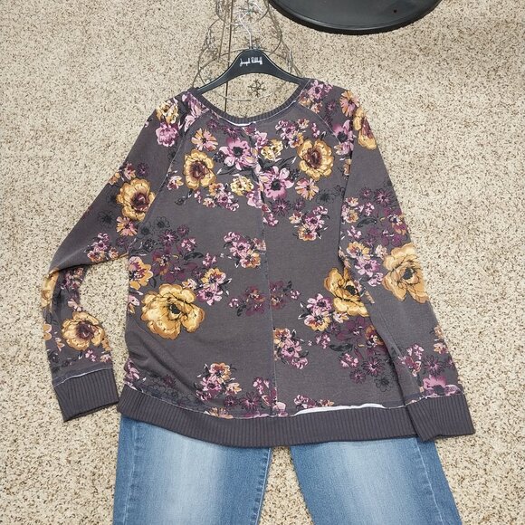 3244 Size XL No Frills Upcycled Sweat Shirt With Quilted Flower Insert. - Picture 6 of 8